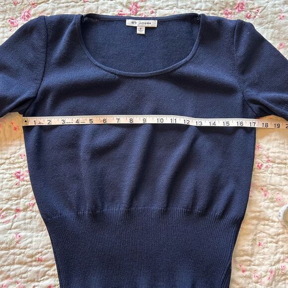 St. John Women's Navy Blue Knit Short Sleeve Top EUC XS FA07=Fall 2007 Collectio - Picture 5 of 9